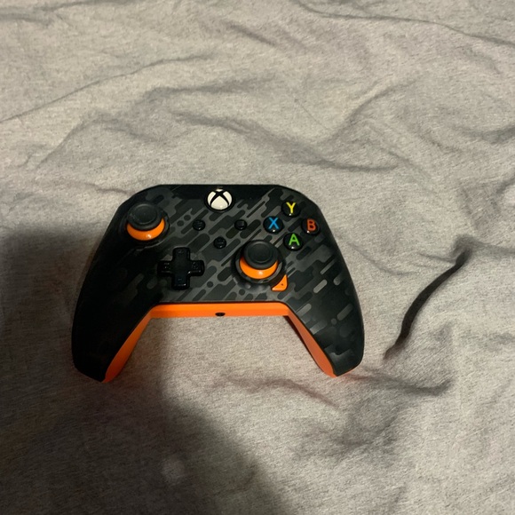 Xbox wired controller - Picture 2 of 2